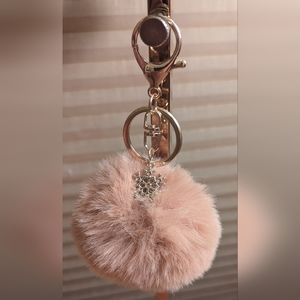 Khaki Pom-pom Snowflake Purse Charm Keychain